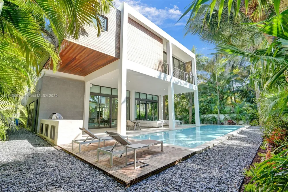 Address Not Shown Golden Beach, FL 33160