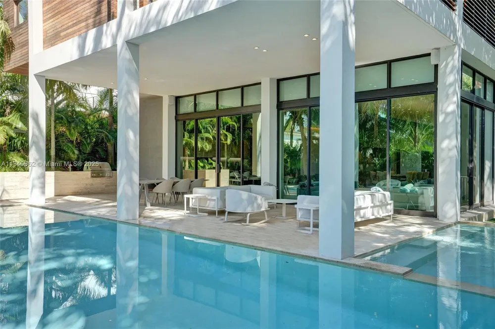 Address Not Shown Golden Beach, FL 33160