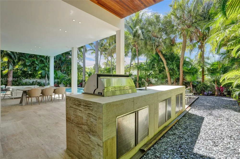 Address Not Shown Golden Beach, FL 33160