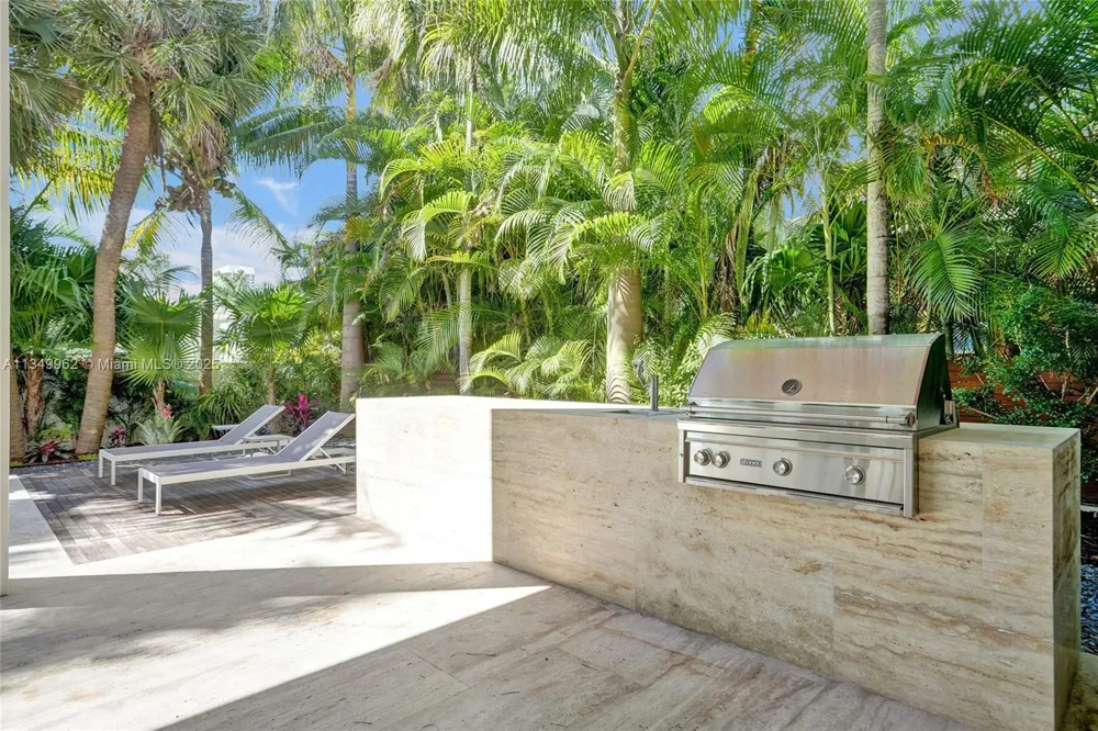 Address Not Shown Golden Beach, FL 33160