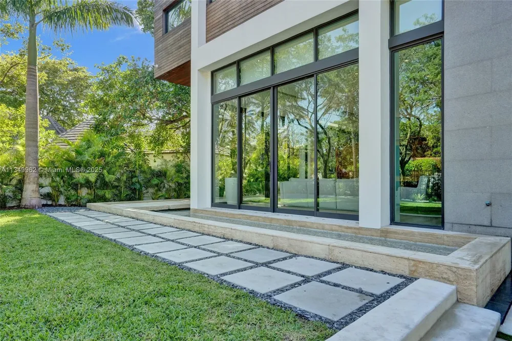 Address Not Shown Golden Beach, FL 33160