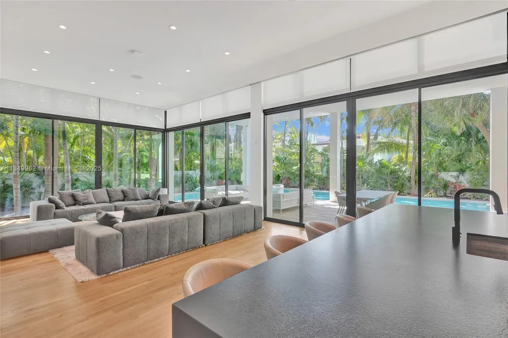 Address Not Shown Golden Beach, FL 33160
