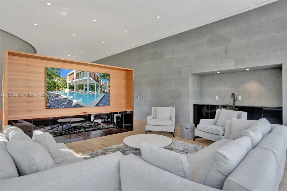 Address Not Shown Golden Beach, FL 33160