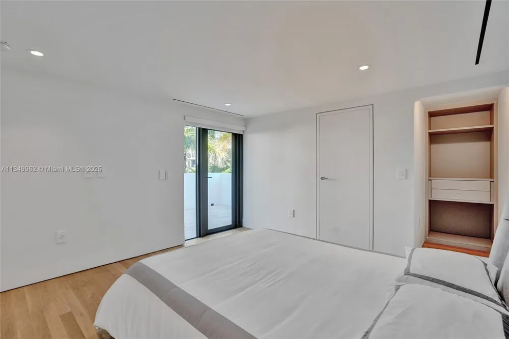 Address Not Shown Golden Beach, FL 33160