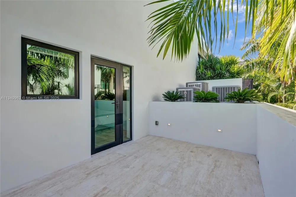 Address Not Shown Golden Beach, FL 33160