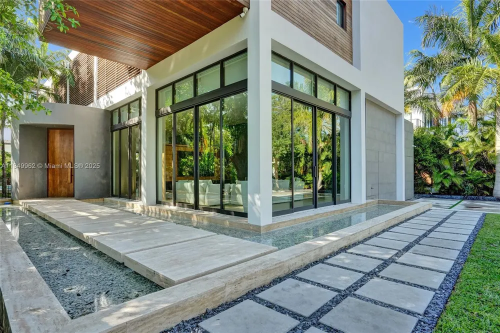 Address Not Shown Golden Beach, FL 33160