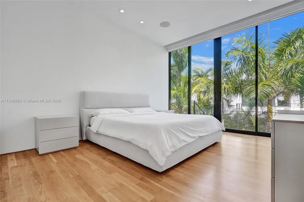 Address Not Shown Golden Beach, FL 33160