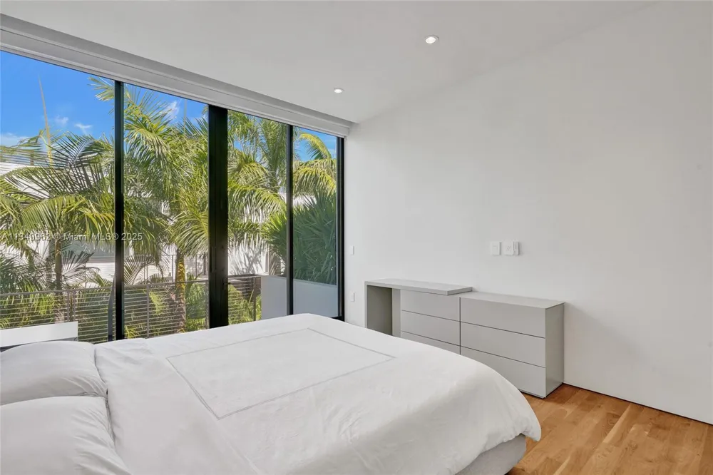 Address Not Shown Golden Beach, FL 33160