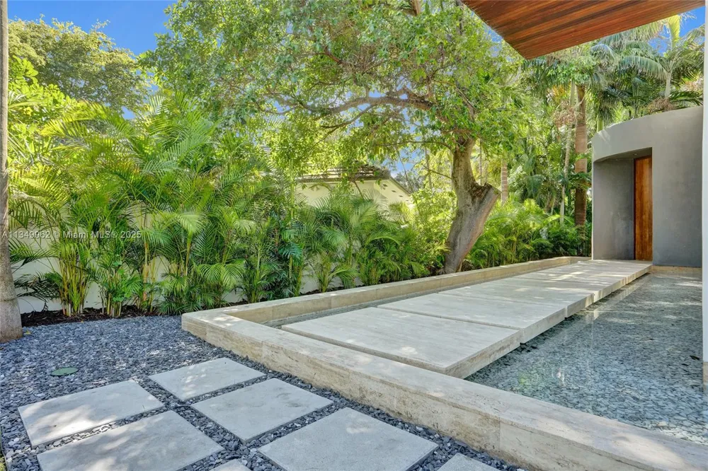 Address Not Shown Golden Beach, FL 33160