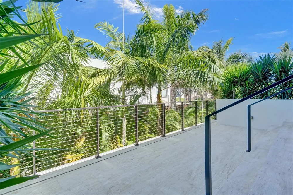 Address Not Shown Golden Beach, FL 33160