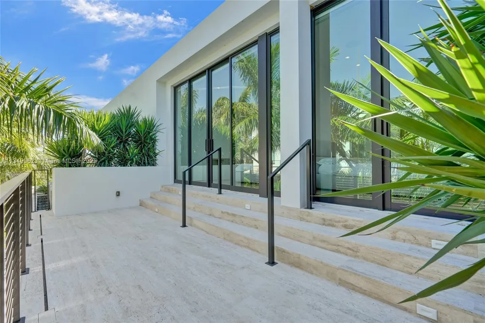 Address Not Shown Golden Beach, FL 33160