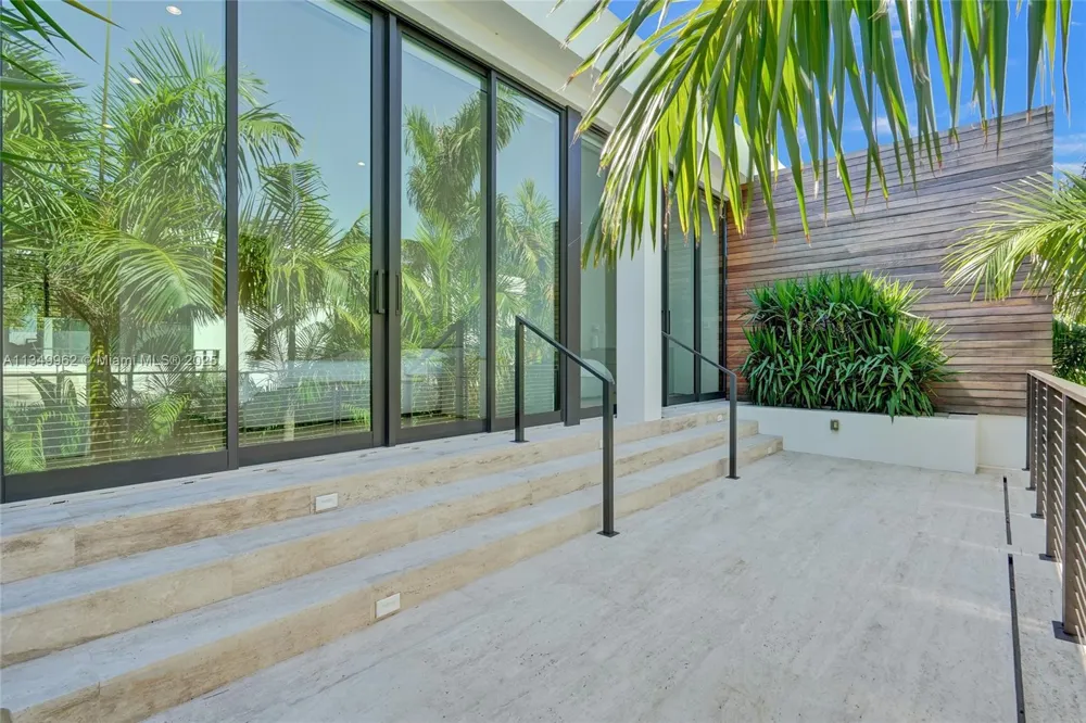 Address Not Shown Golden Beach, FL 33160