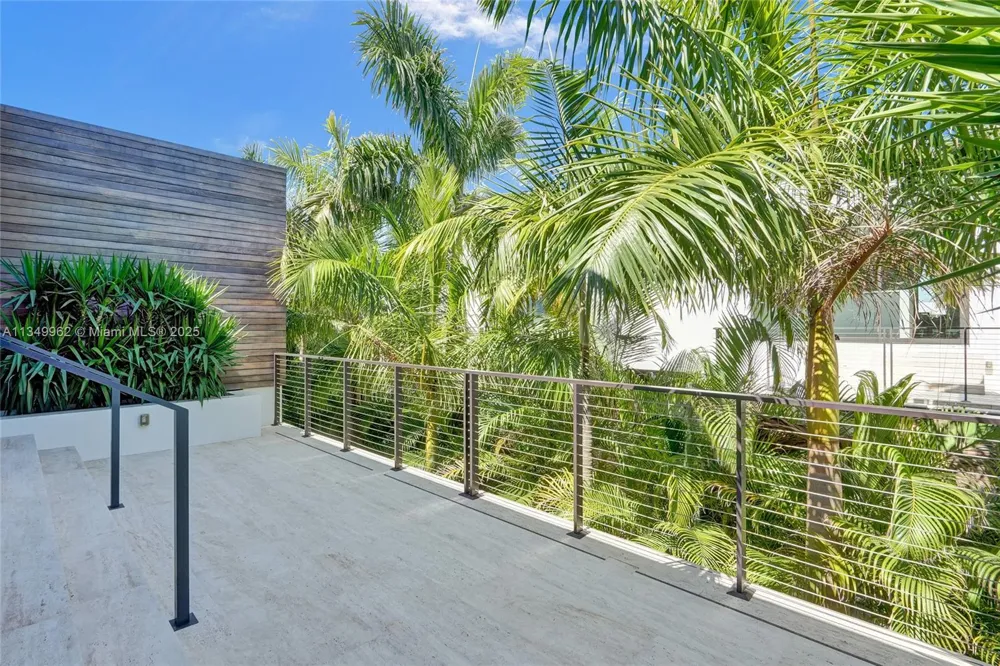 Address Not Shown Golden Beach, FL 33160