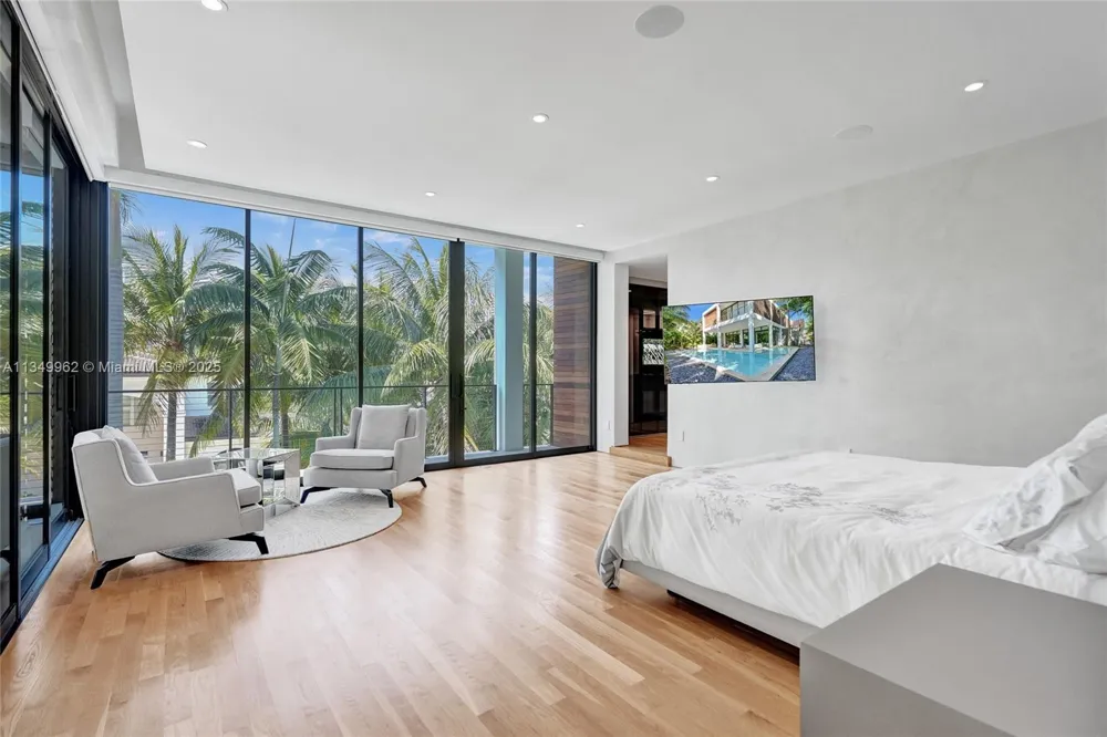 Address Not Shown Golden Beach, FL 33160