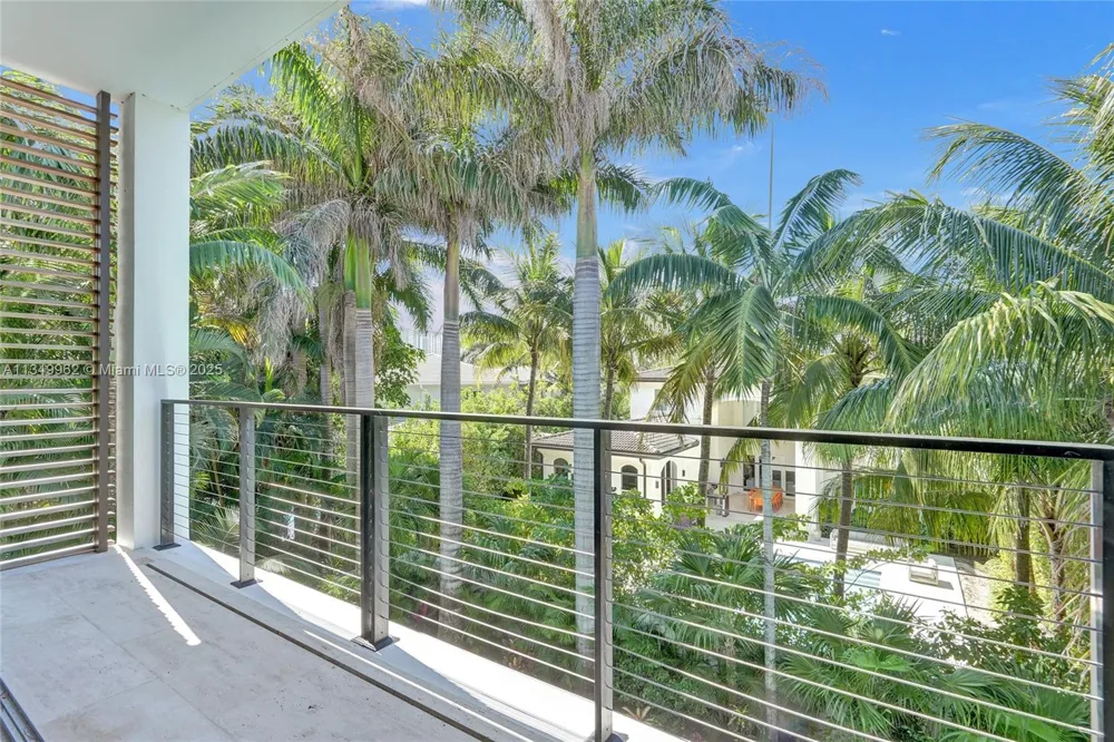 Address Not Shown Golden Beach, FL 33160