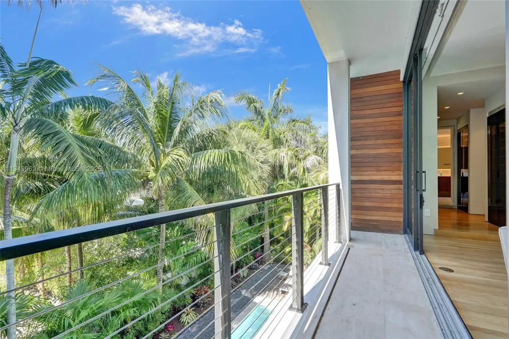 Address Not Shown Golden Beach, FL 33160