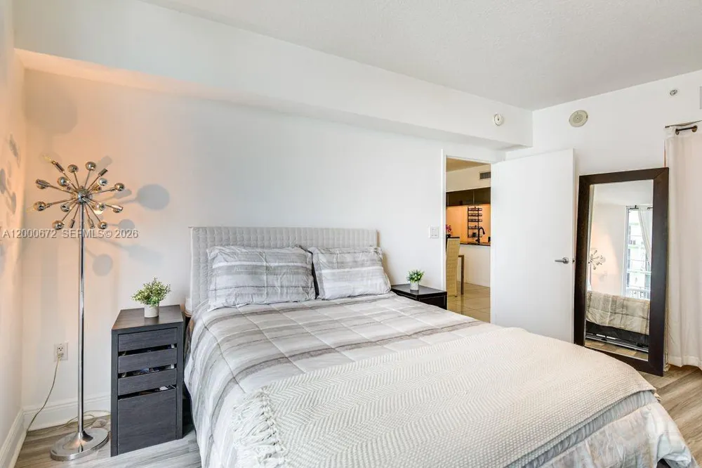 1750 Bayshore Dr #1909 Miami, FL 33132