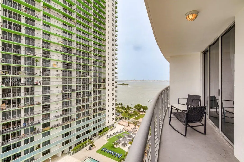 1750 Bayshore Dr #1909 Miami, FL 33132