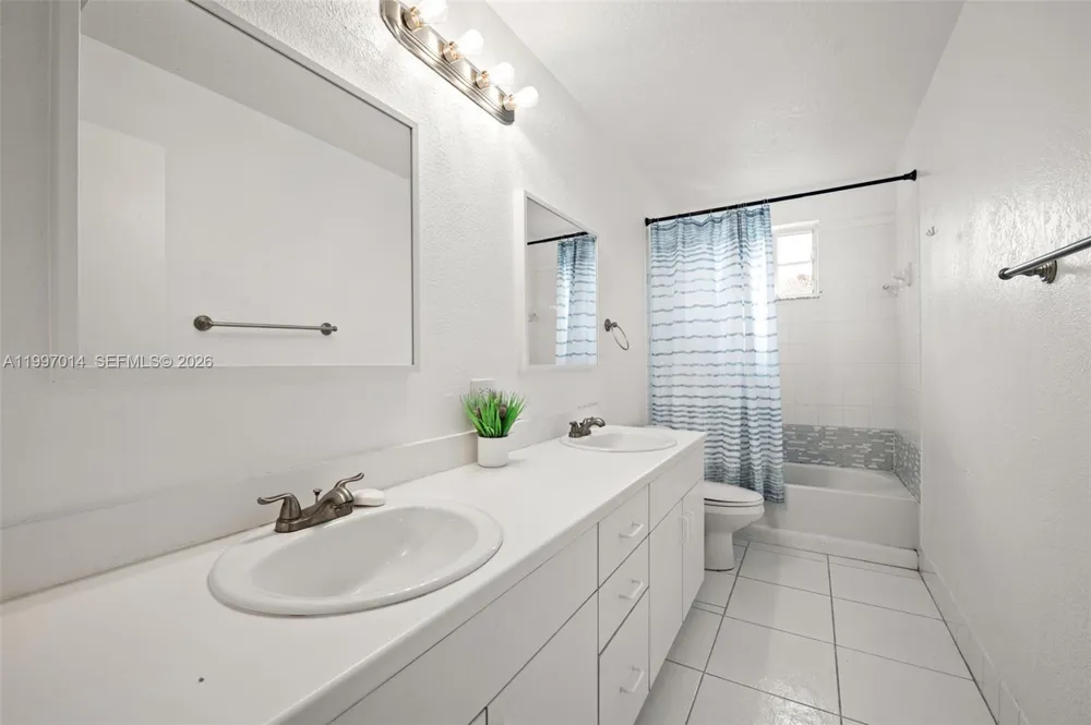3676 San Simeon Cir Weston, FL 33331