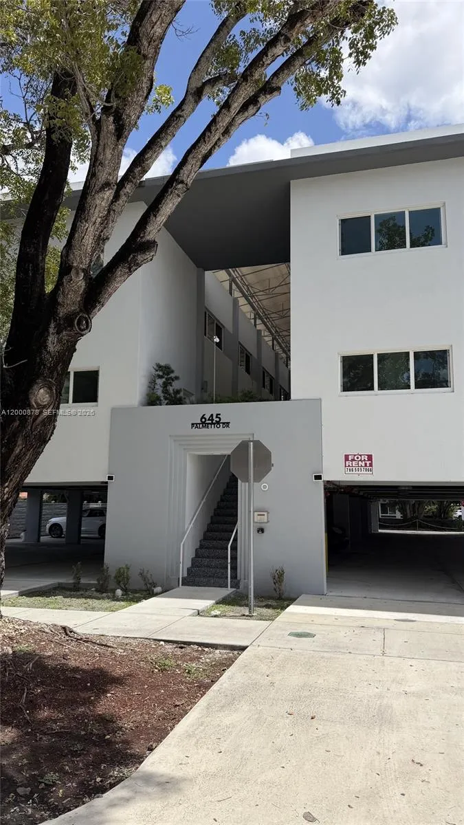 645 Palmetto Dr #12 Miami Springs, FL 33166