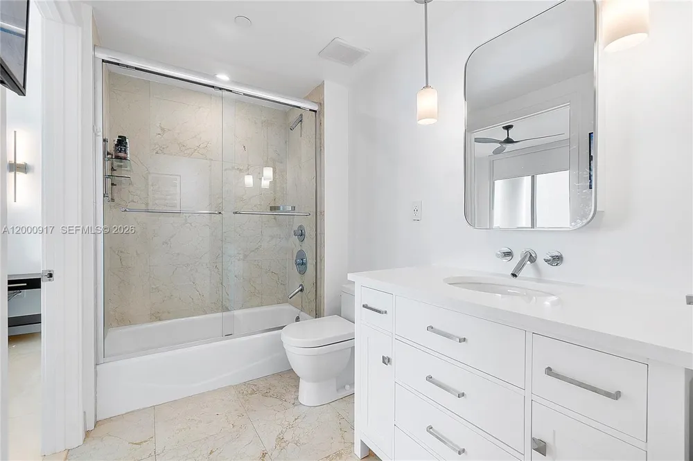 6000 Collins Ave #527 Miami Beach, FL 33140