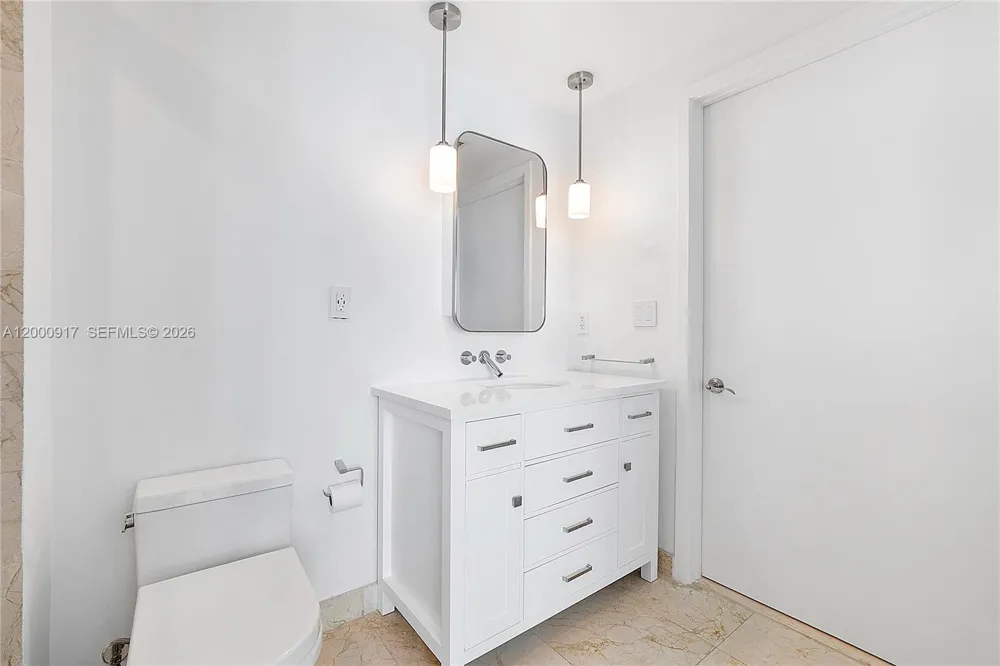 6000 Collins Ave #527 Miami Beach, FL 33140