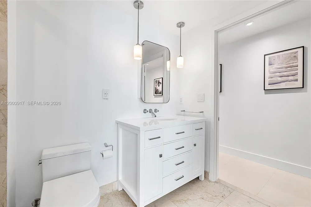 6000 Collins Ave #527 Miami Beach, FL 33140