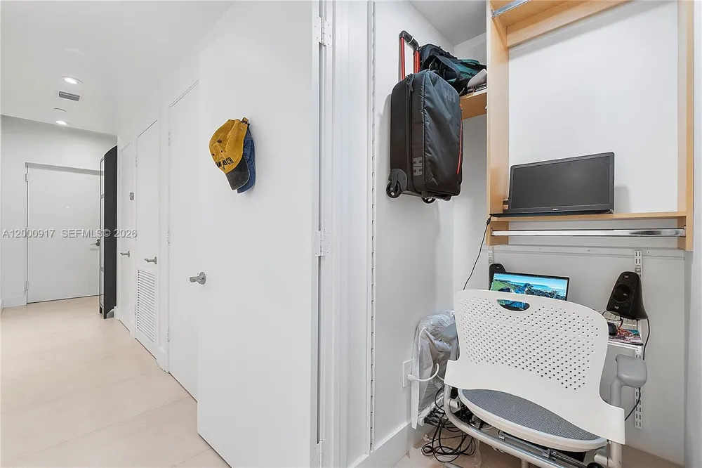 6000 Collins Ave #527 Miami Beach, FL 33140
