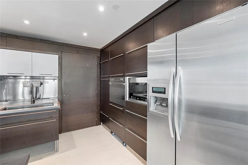 6000 Collins Ave #527 Miami Beach, FL 33140