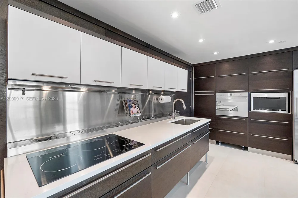 6000 Collins Ave #527 Miami Beach, FL 33140