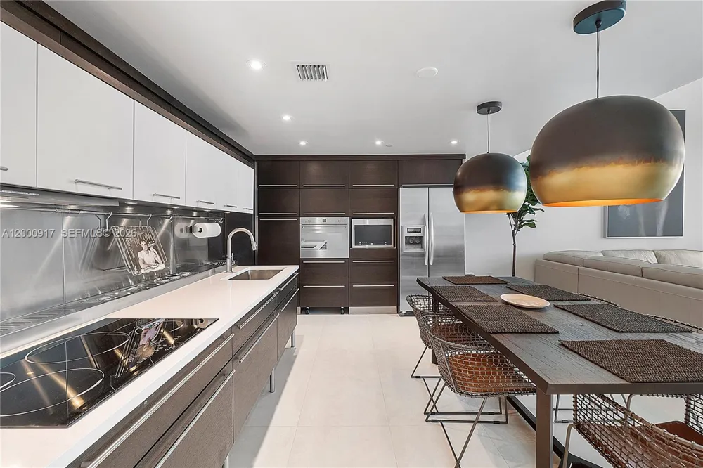 6000 Collins Ave #527 Miami Beach, FL 33140