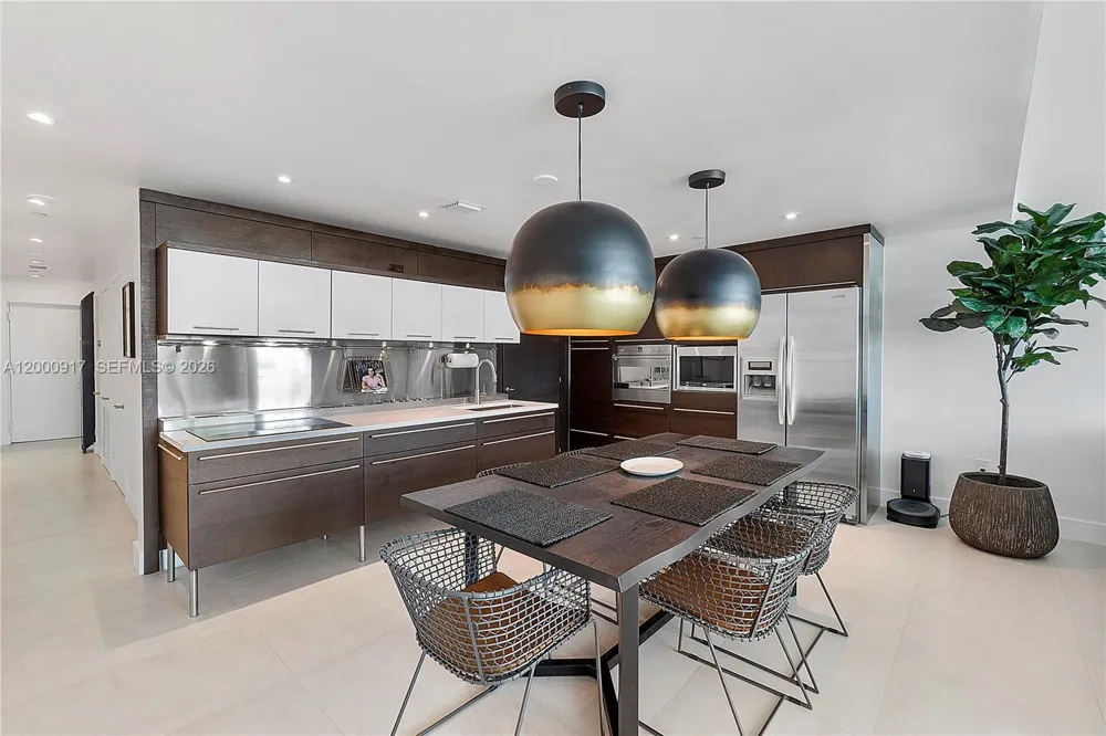 6000 Collins Ave #527 Miami Beach, FL 33140