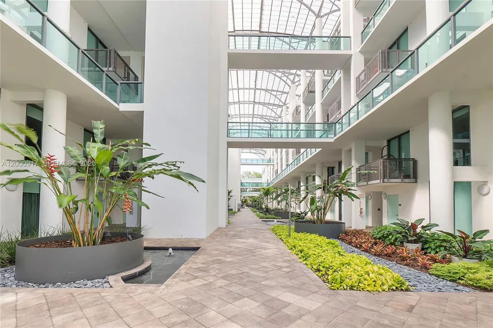 6000 Collins Ave #527 Miami Beach, FL 33140
