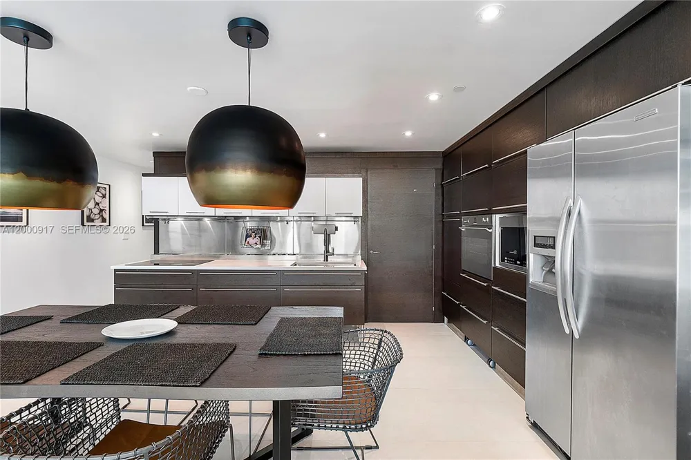 6000 Collins Ave #527 Miami Beach, FL 33140