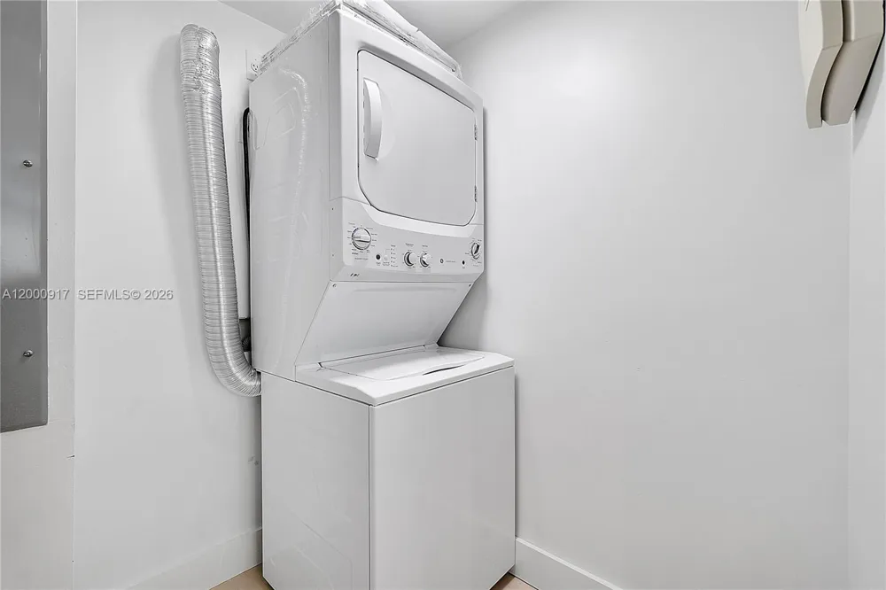 6000 Collins Ave #527 Miami Beach, FL 33140