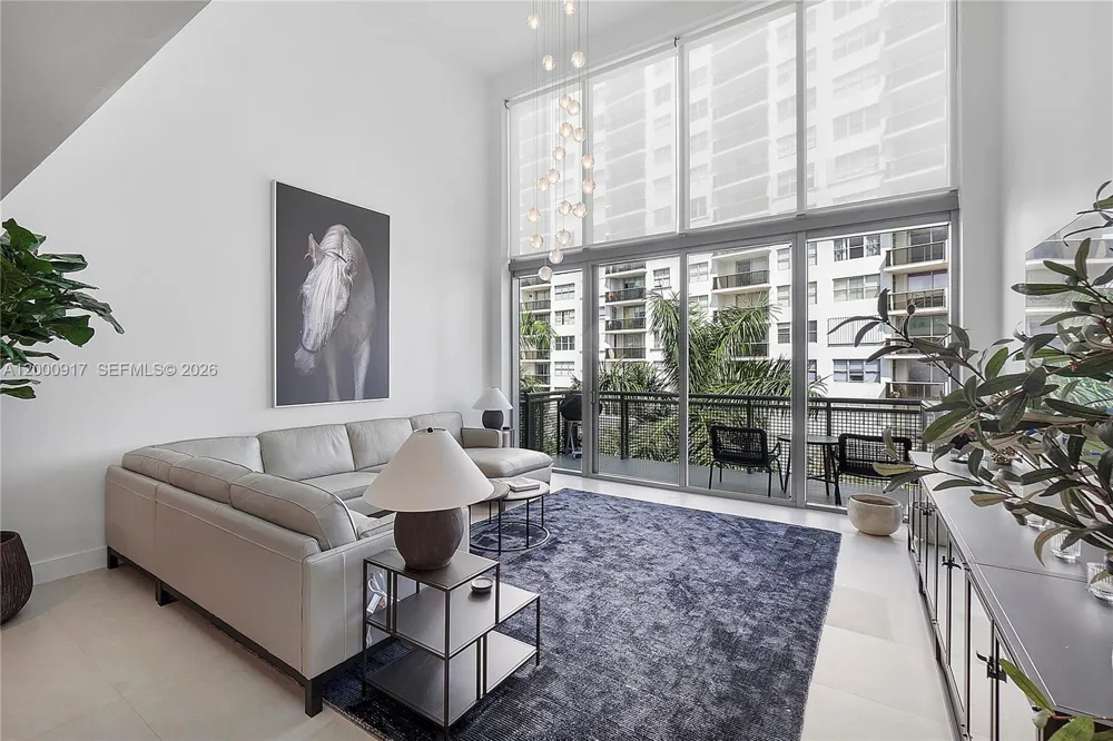 6000 Collins Ave #527 Miami Beach, FL 33140