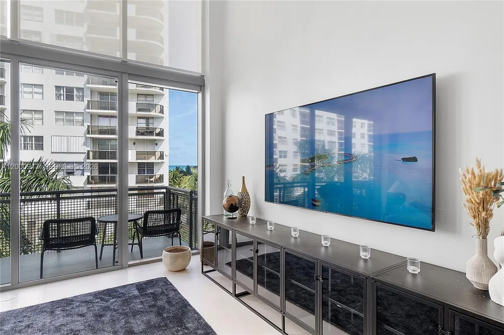 6000 Collins Ave #527 Miami Beach, FL 33140