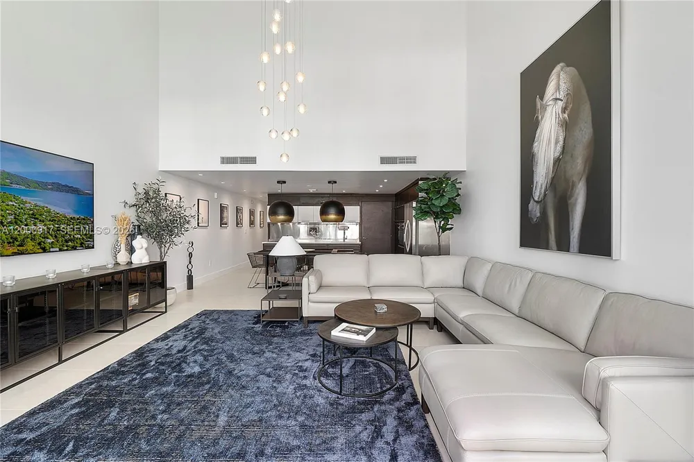6000 Collins Ave #527 Miami Beach, FL 33140