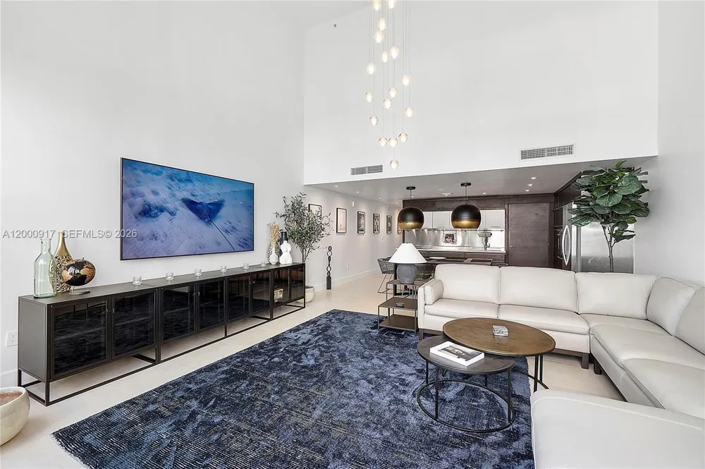 6000 Collins Ave #527 Miami Beach, FL 33140