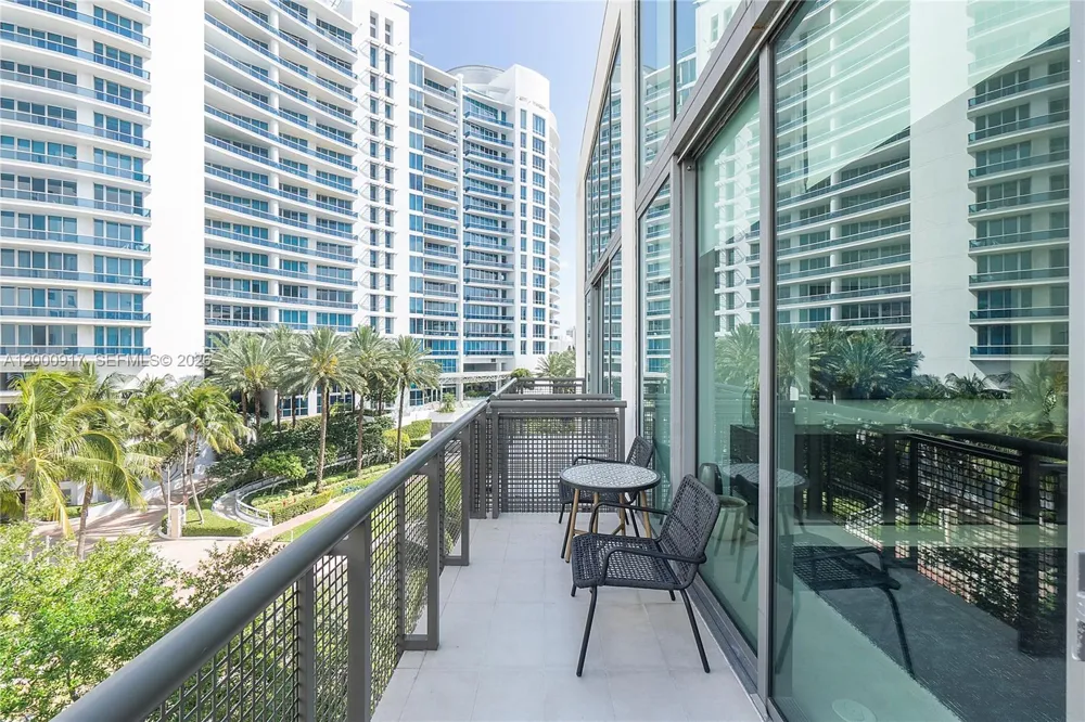 6000 Collins Ave #527 Miami Beach, FL 33140