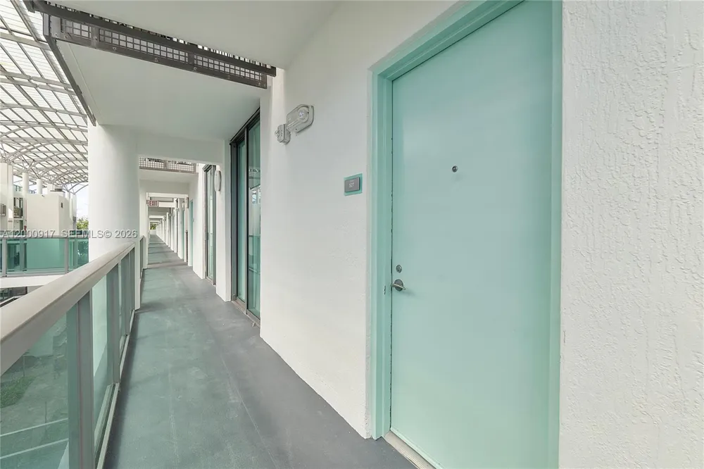 6000 Collins Ave #527 Miami Beach, FL 33140