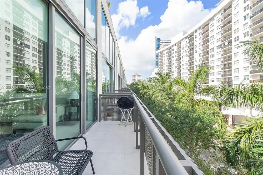 6000 Collins Ave #527 Miami Beach, FL 33140