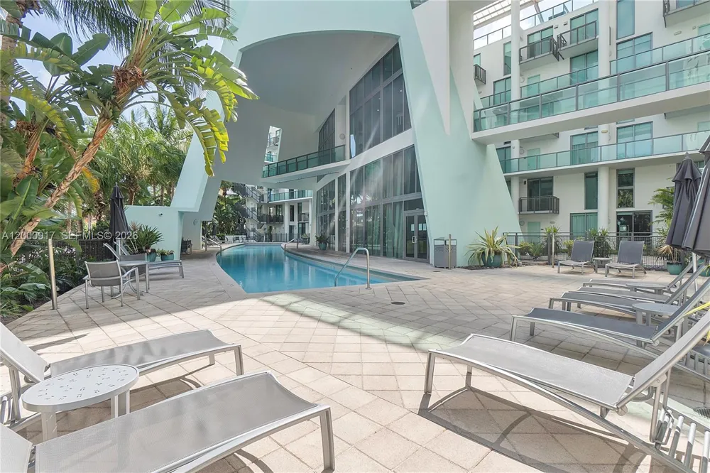 6000 Collins Ave #527 Miami Beach, FL 33140