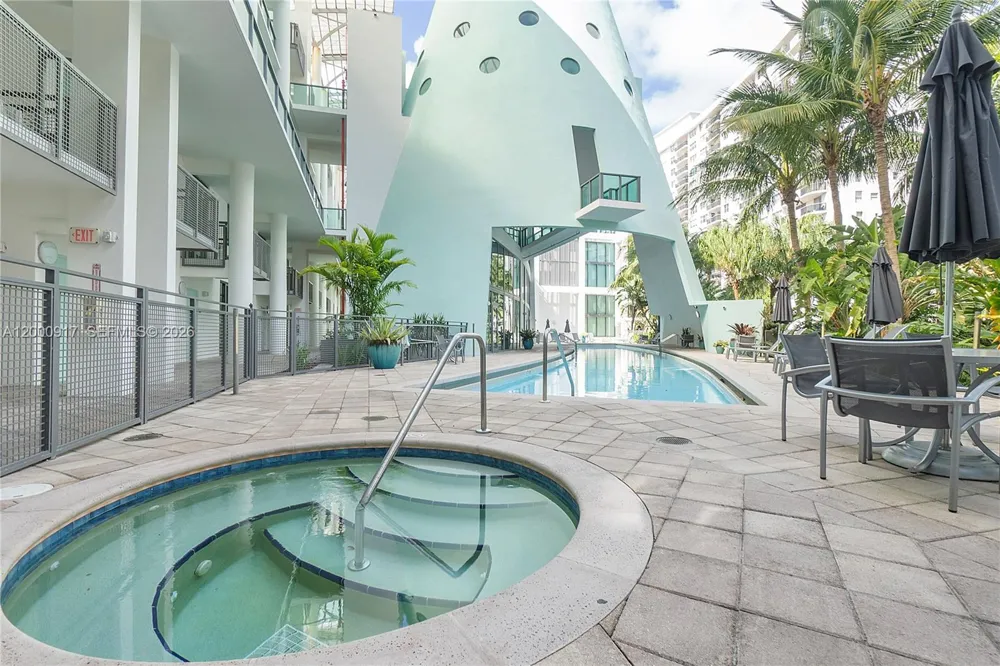 6000 Collins Ave #527 Miami Beach, FL 33140