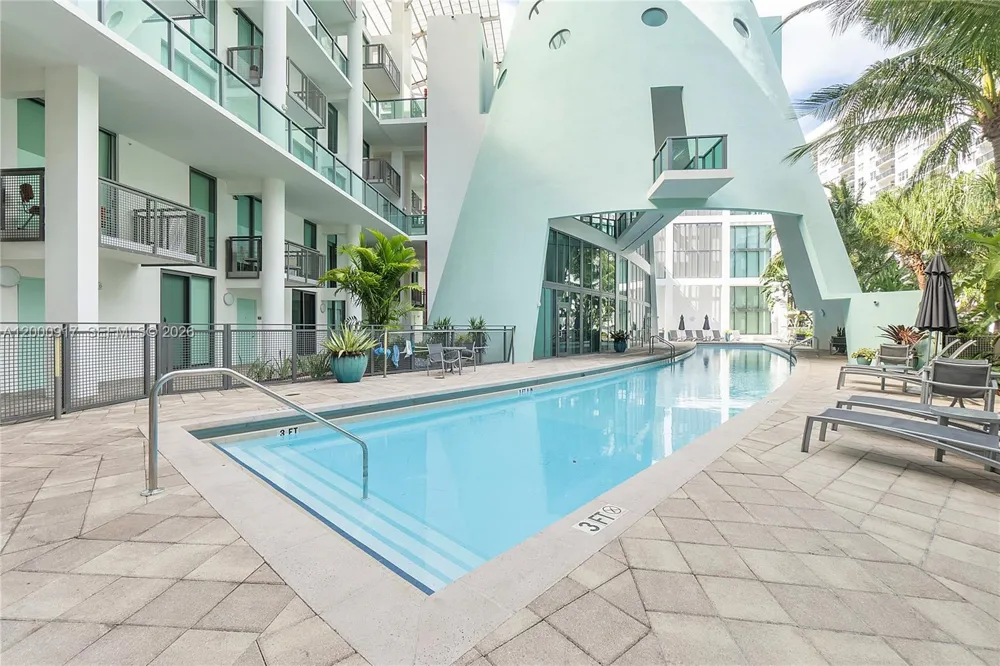 6000 Collins Ave #527 Miami Beach, FL 33140