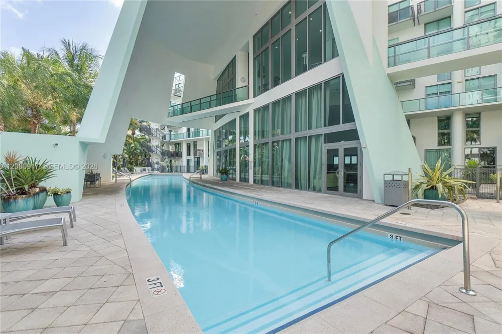 6000 Collins Ave #527 Miami Beach, FL 33140