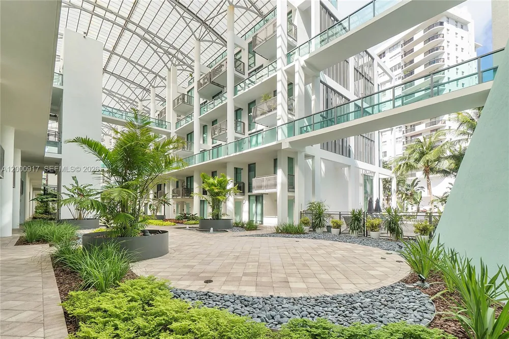 6000 Collins Ave #527 Miami Beach, FL 33140