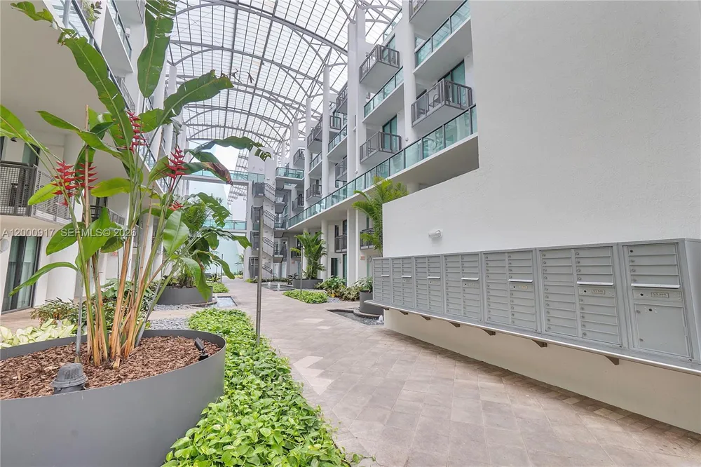 6000 Collins Ave #527 Miami Beach, FL 33140