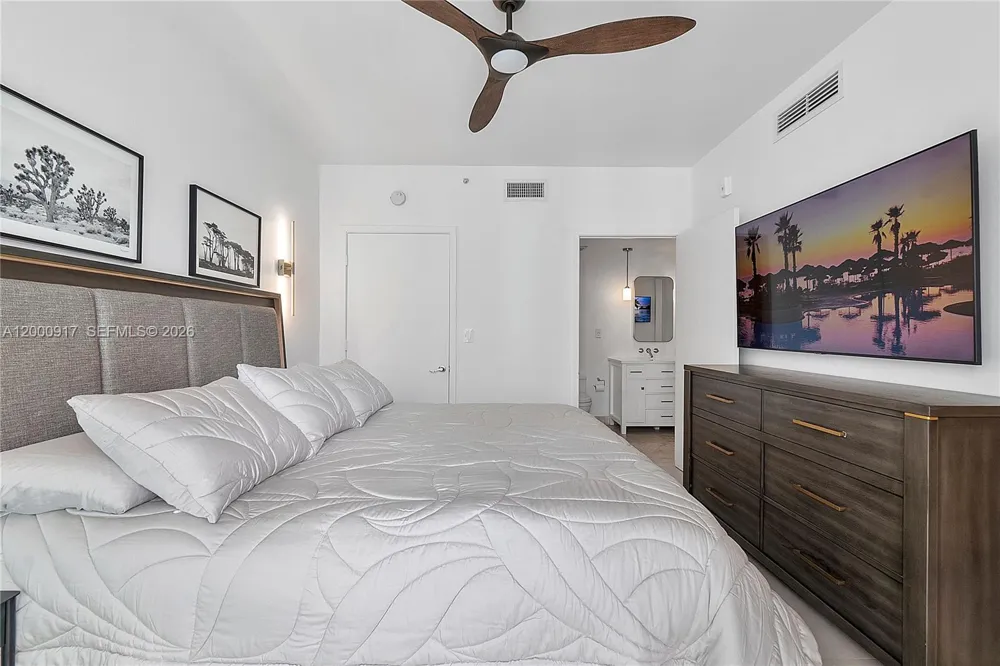 6000 Collins Ave #527 Miami Beach, FL 33140