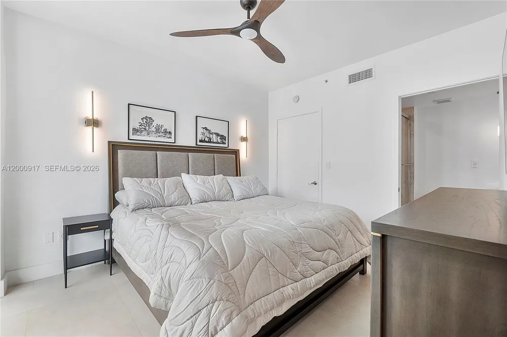 6000 Collins Ave #527 Miami Beach, FL 33140